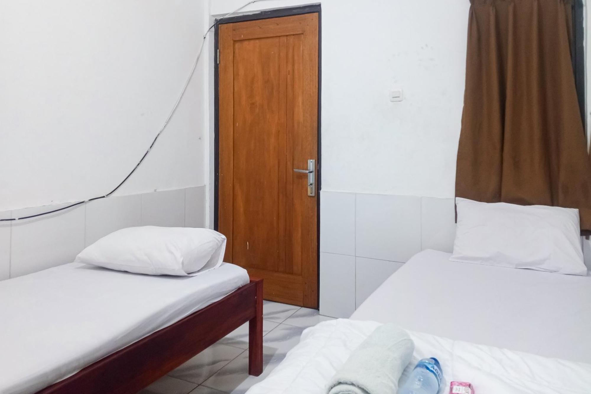Malibu Syariah Bogor Redpartner Hotel Exterior foto