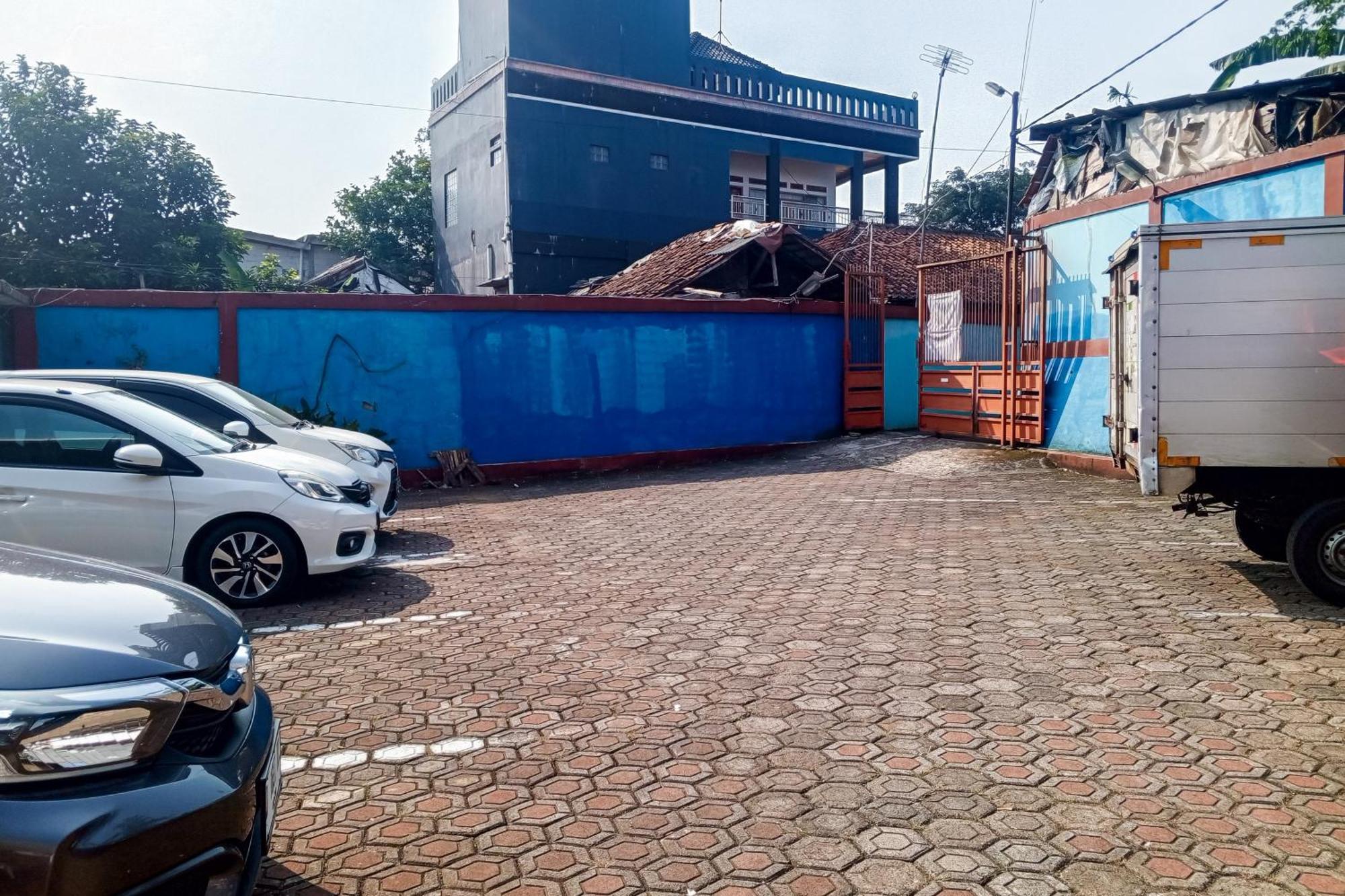 Malibu Syariah Bogor Redpartner Hotel Exterior foto